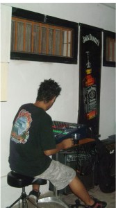 DJ Machinchose? Mais non: regarde le sponsor!
