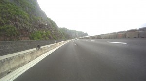 Là, c'est autre jour, où il faisait moins beau; mais bon, je mets la photo quand même, car, ce jour là, je n'ai pas failli mourir, et les motards sympas me disaient bonjour.