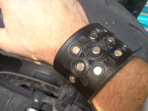 Un vrai bracelet pour faire de vrais trucs de mecs!