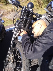 Pas de vraie sortie sans sortir les outils: merci la trousse Claymotorcycles.com! 