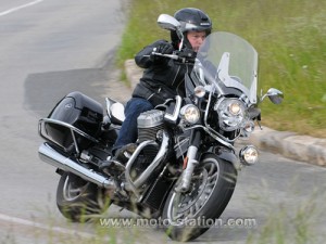 Mais pourquoi tu fais ça, à Moto-station (site fort complet au demeurant): tu as peur de tomber sur la tête en Bagger? 