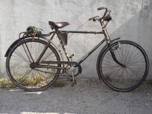 Fini de me traîner sur mon vélo bobber oublié en France par un allemand pressé... en 1945