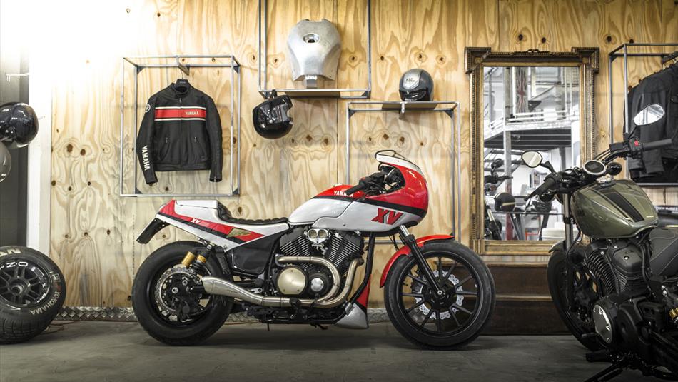 2014_YAM_XV950PURESPORT_EU_CUSTOM_STA_002_gal_worlds_full_tcm214-575035